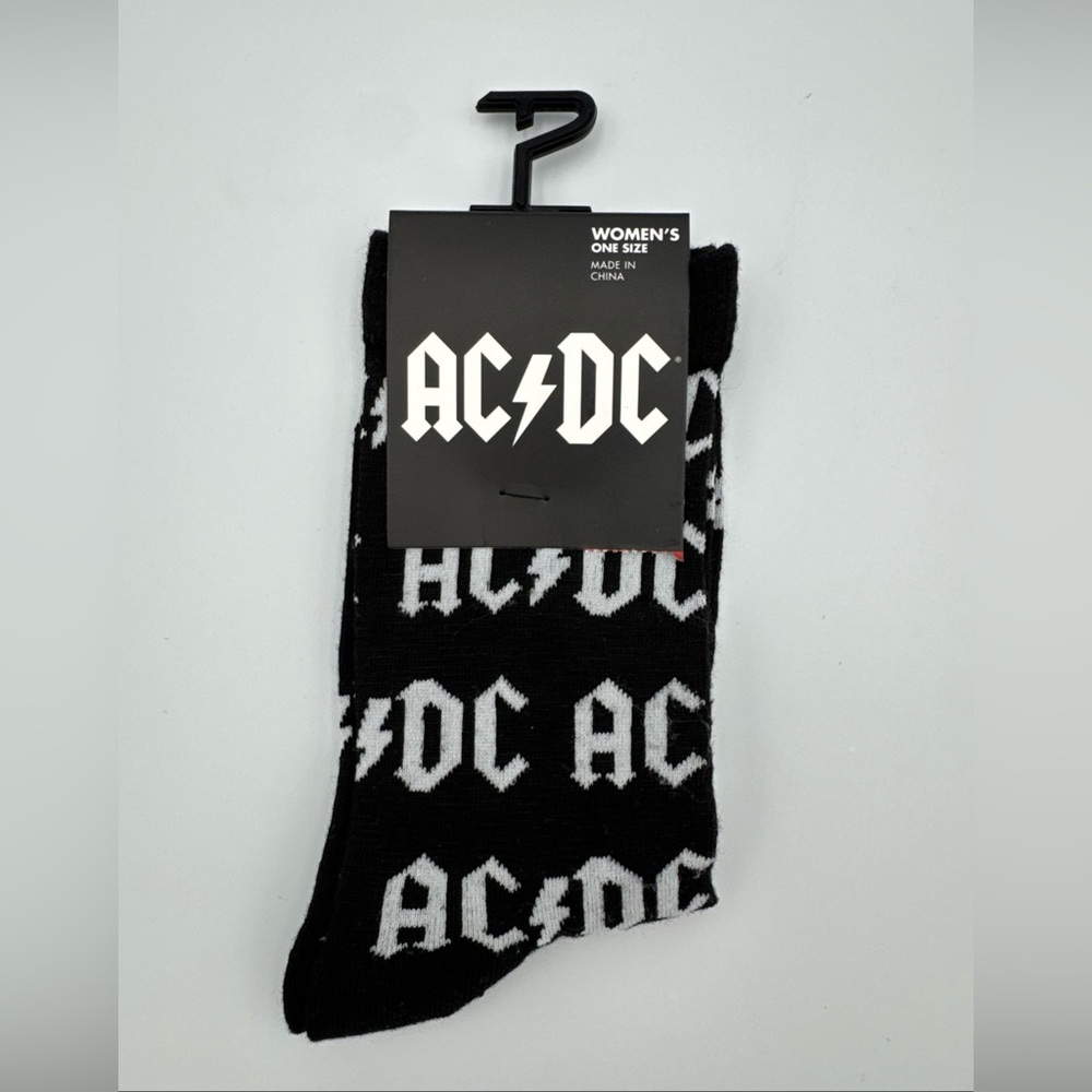 1 Pair Woman's AC/DC Crew Socks One Size NWT Size 6-9.5‎ Black & White Calf High